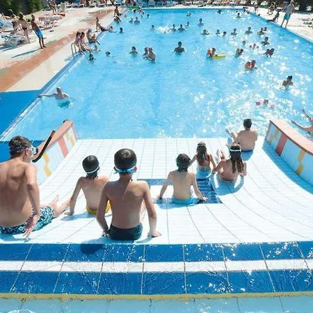 Charming Mobile In With Whirlpool Hébergement de vacances Caorle